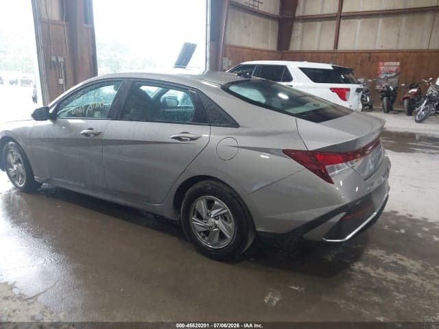 2025 HYUNDAI ELANTRA SE 3