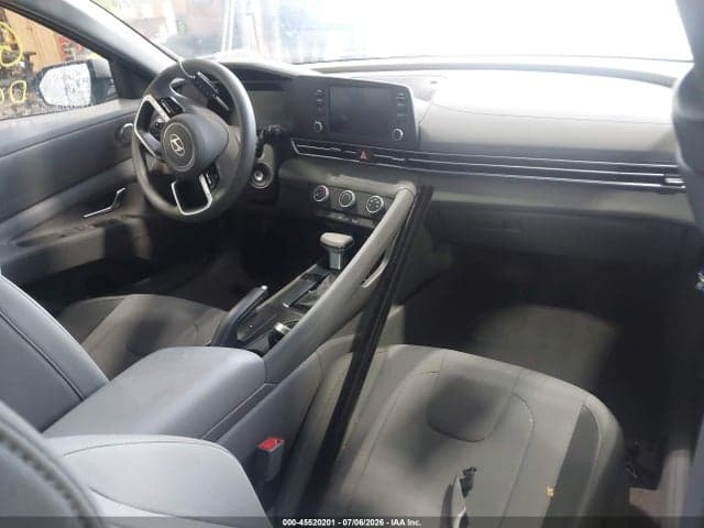 2025 HYUNDAI ELANTRA SE 5