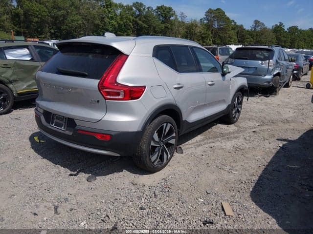 2025 VOLVO XC40 B5 PLUS BRIGHT THEME 4