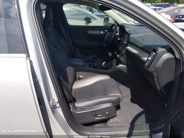 2025 VOLVO XC40 B5 PLUS BRIGHT THEME 5