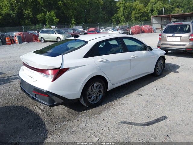 2024 HYUNDAI ELANTRA SEL 4