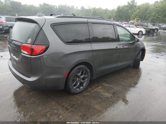 2019 CHRYSLER PACIFICA TOURING L 4