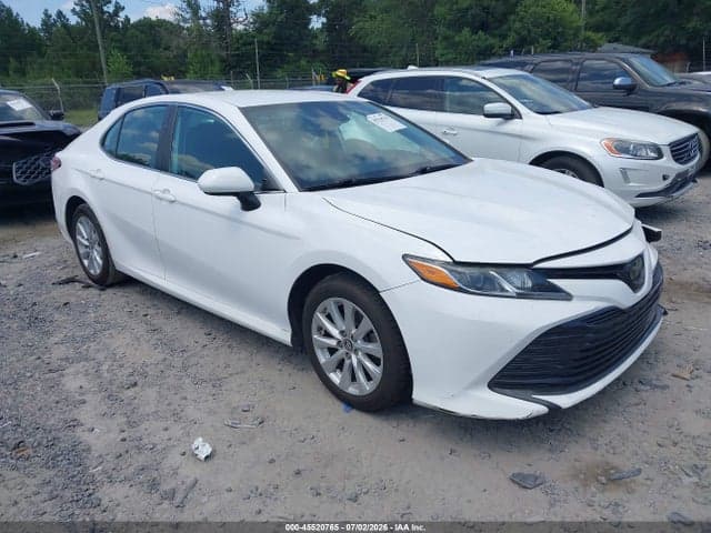 2019 TOYOTA CAMRY LE 1