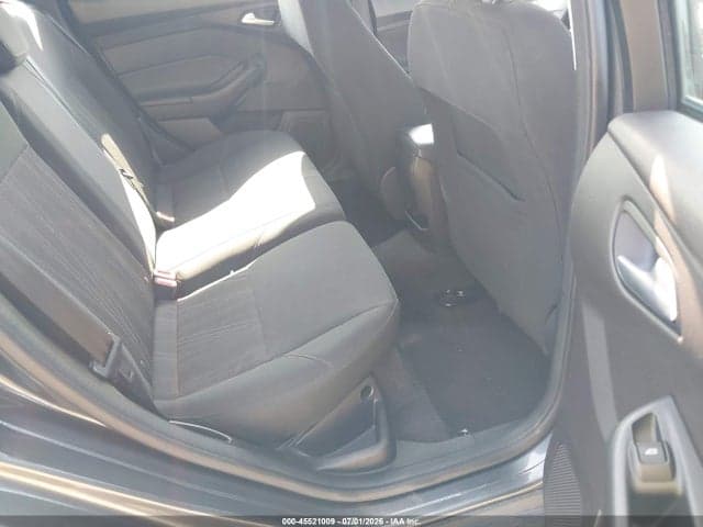 2017 FORD FOCUS SE 8