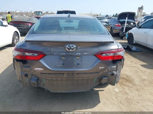 2022 TOYOTA CAMRY SE 6