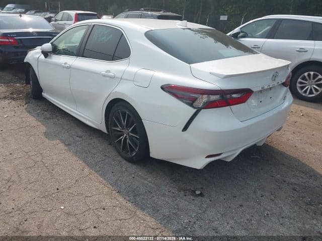 2021 TOYOTA CAMRY SE AWD 3