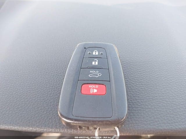 2020 TOYOTA RAV4 XLE 11