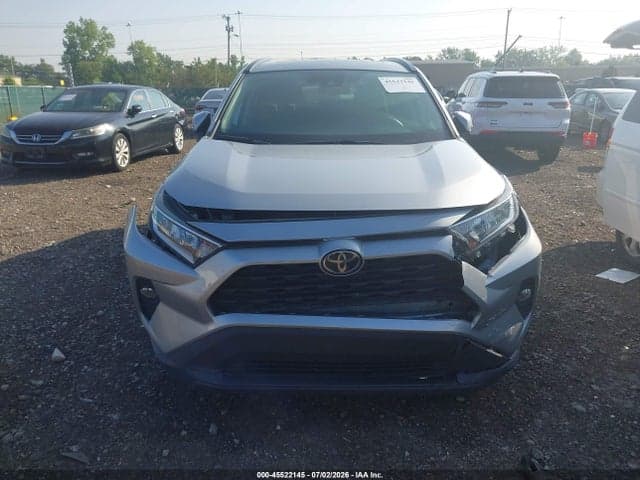 2020 TOYOTA RAV4 XLE 12