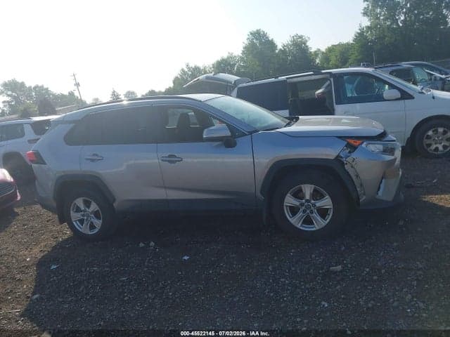 2020 TOYOTA RAV4 XLE 13