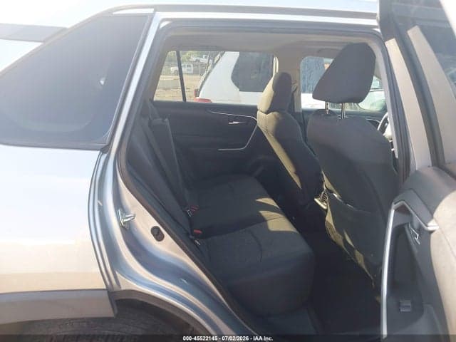 2020 TOYOTA RAV4 XLE 8
