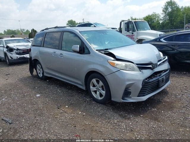 2018 TOYOTA SIENNA LE 8 PASSENGER