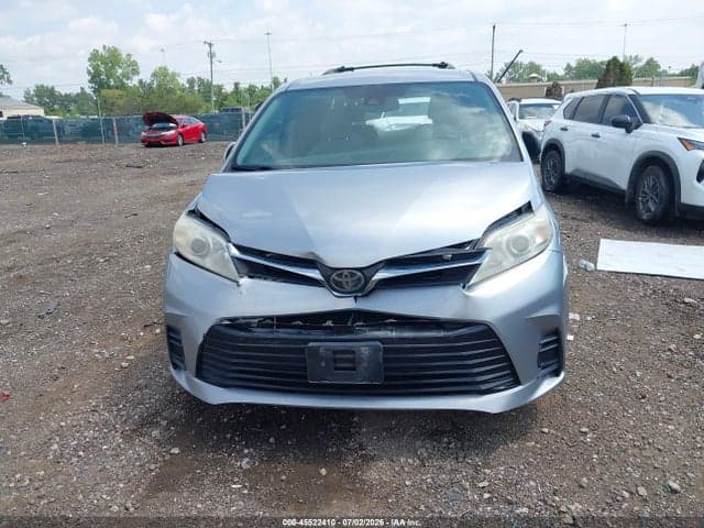 2018 TOYOTA SIENNA LE 8 PASSENGER 12