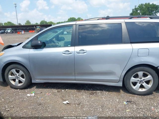 2018 TOYOTA SIENNA LE 8 PASSENGER 14