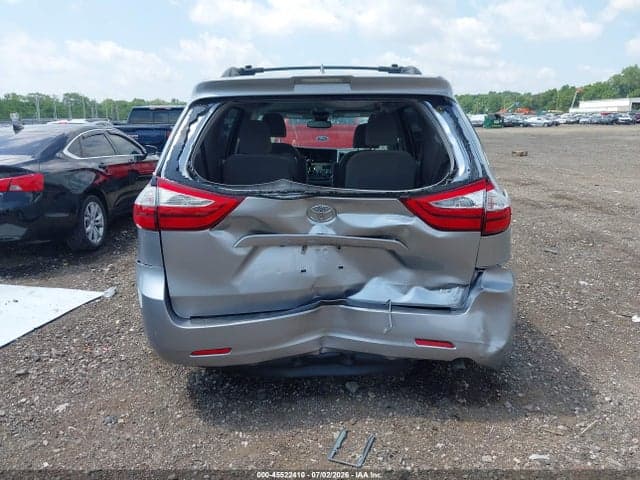 2018 TOYOTA SIENNA LE 8 PASSENGER 16