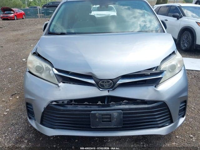 2018 TOYOTA SIENNA LE 8 PASSENGER 17