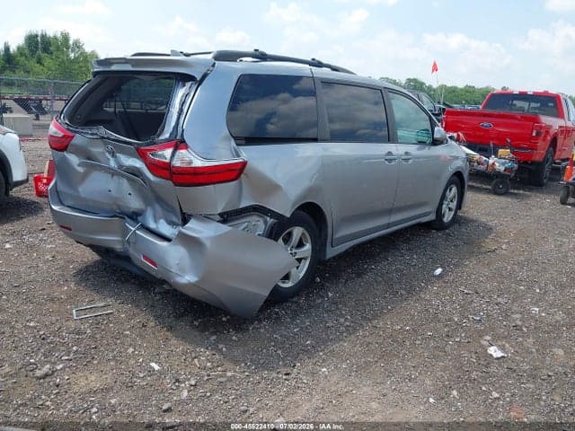 2018 TOYOTA SIENNA LE 8 PASSENGER 4