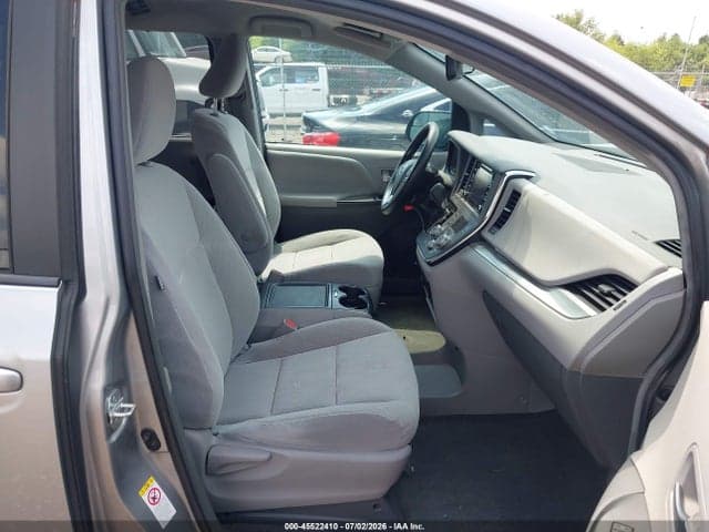 2018 TOYOTA SIENNA LE 8 PASSENGER 5