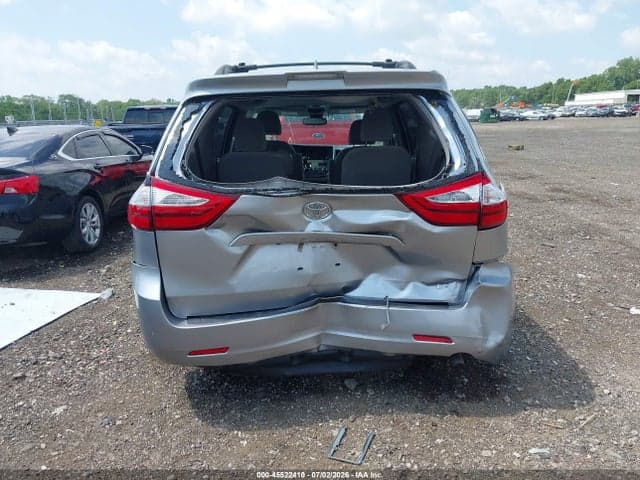 2018 TOYOTA SIENNA LE 8 PASSENGER 6