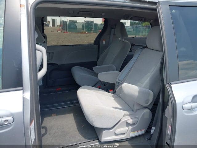 2018 TOYOTA SIENNA LE 8 PASSENGER 8