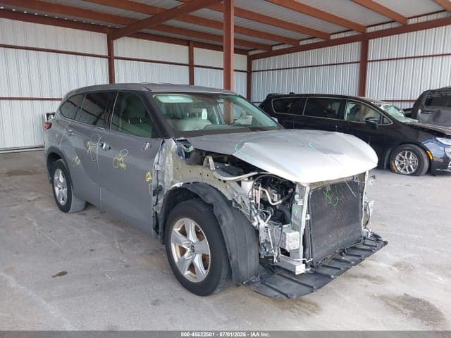 2020 TOYOTA HIGHLANDER LE 1