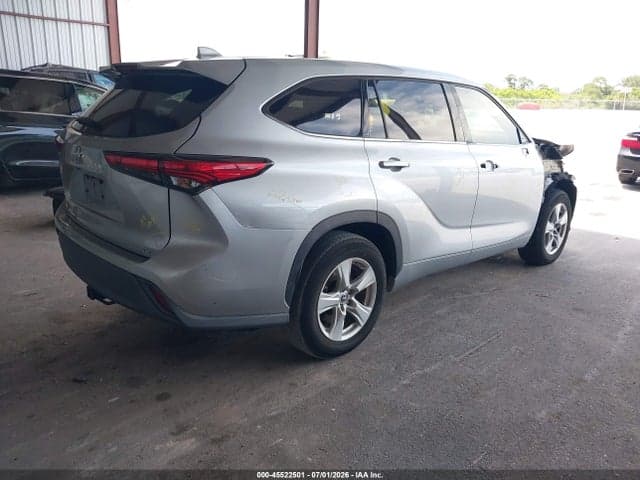 2020 TOYOTA HIGHLANDER LE 4