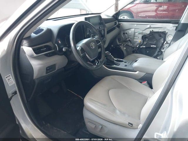 2020 TOYOTA HIGHLANDER LE 5