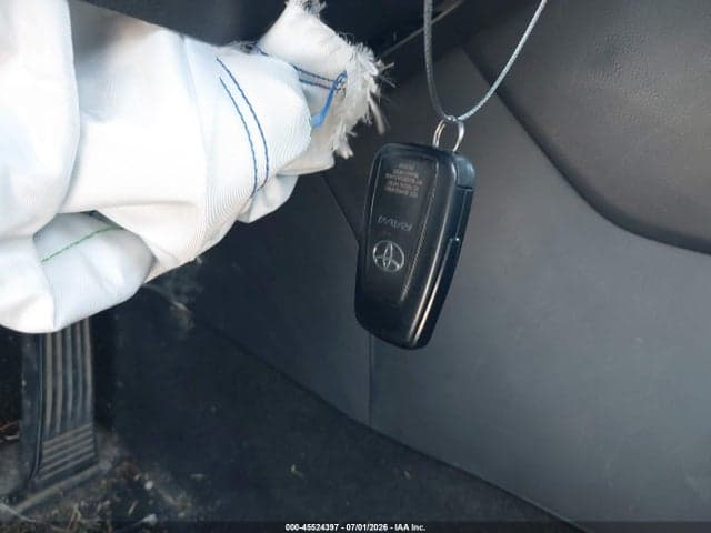 2020 TOYOTA RAV4 XLE 11