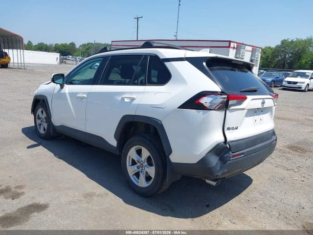 2020 TOYOTA RAV4 XLE 3