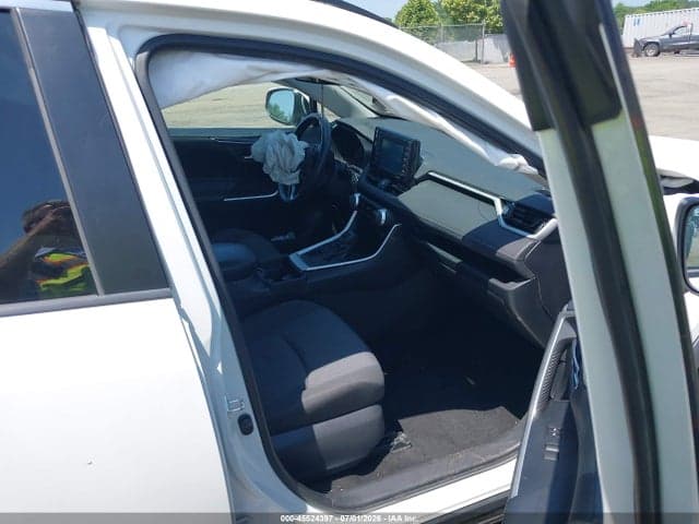 2020 TOYOTA RAV4 XLE 5