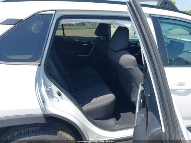 2020 TOYOTA RAV4 XLE 8
