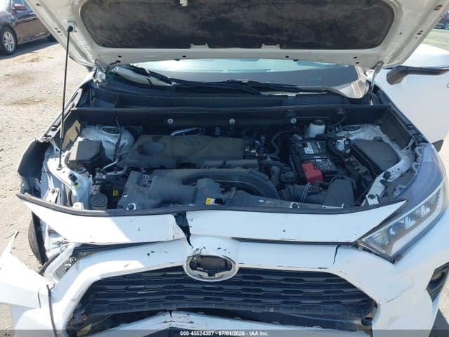 2020 TOYOTA RAV4 XLE 10