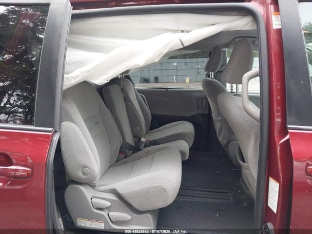 2020 TOYOTA SIENNA LE 8
