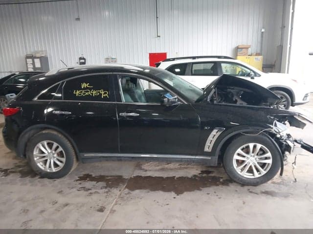 2017 INFINITI QX70 12