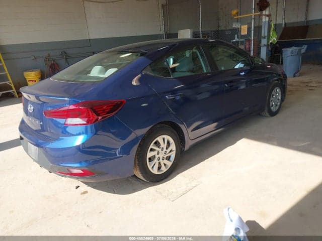 2020 HYUNDAI ELANTRA SE 4