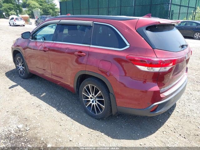 2018 TOYOTA HIGHLANDER SE 3