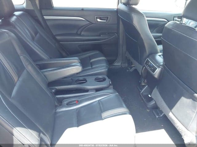 2018 TOYOTA HIGHLANDER SE 8