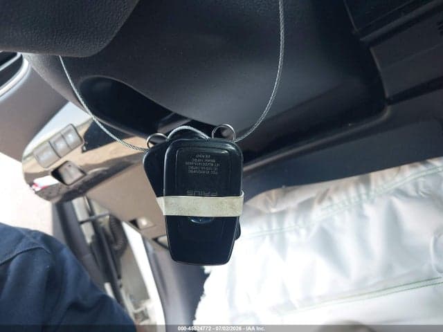 2018 TOYOTA PRIUS THREE 11
