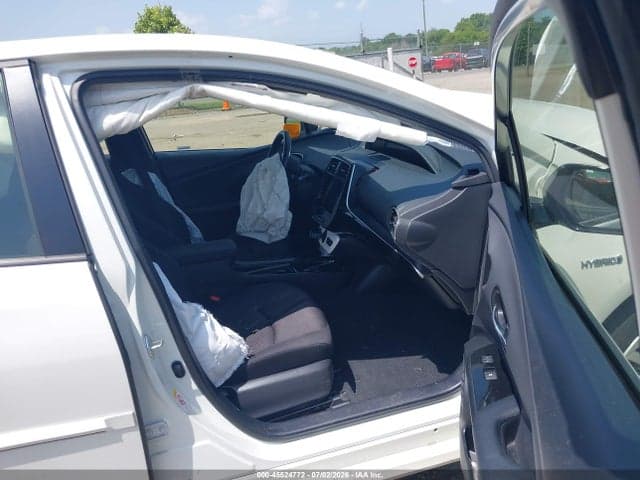 2018 TOYOTA PRIUS THREE 5