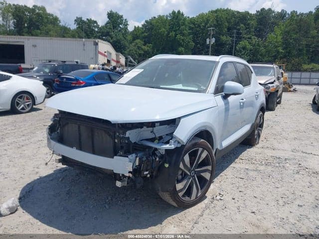 2024 VOLVO XC40 B5 PLUS BRIGHT THEME 2