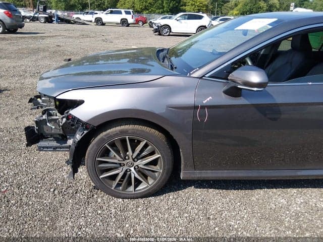 2024 TOYOTA CAMRY XLE 18
