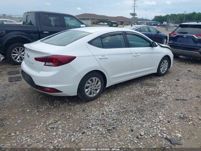 2019 HYUNDAI ELANTRA SE 4