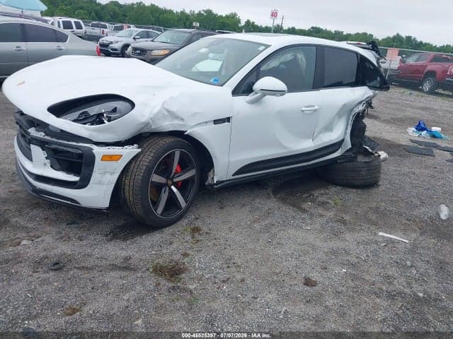 2024 PORSCHE MACAN S 2