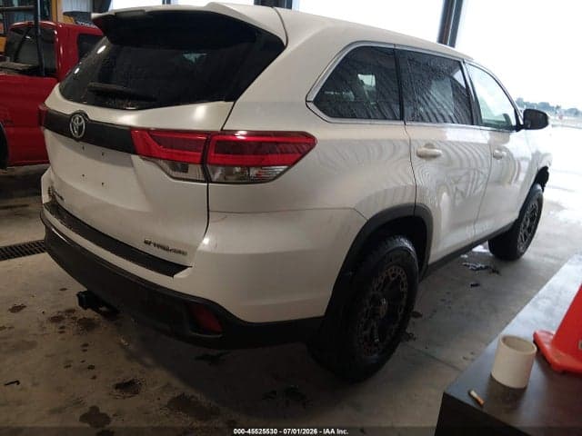 2019 TOYOTA HIGHLANDER LE 4