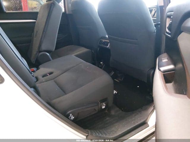 2019 TOYOTA HIGHLANDER LE 8