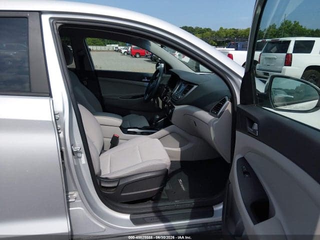 2018 HYUNDAI TUCSON SE 5
