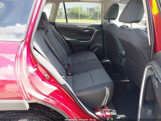 2025 TOYOTA RAV4 XLE 8