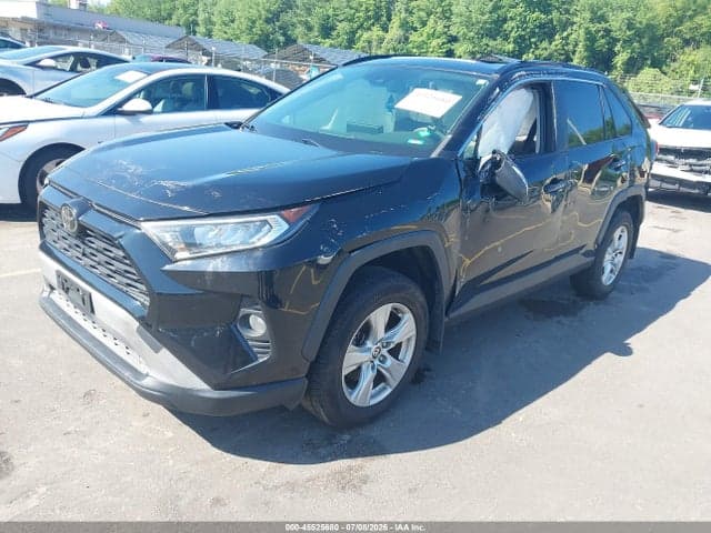 2020 TOYOTA RAV4 XLE 2