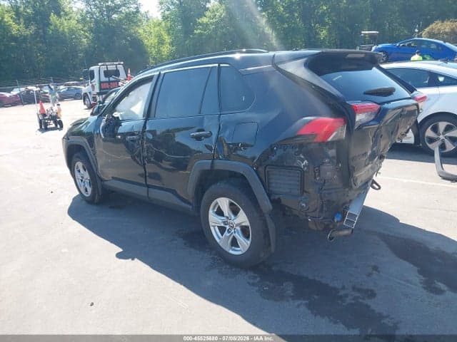 2020 TOYOTA RAV4 XLE 3