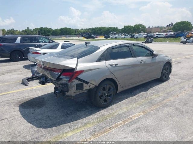 2022 HYUNDAI ELANTRA SEL 4