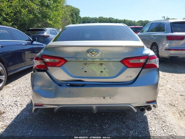 2018 TOYOTA CAMRY SE 16